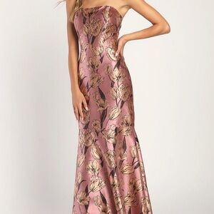 NWT Lulu’s Gowning Around Mauve Floral Jacquard Strapless Dress